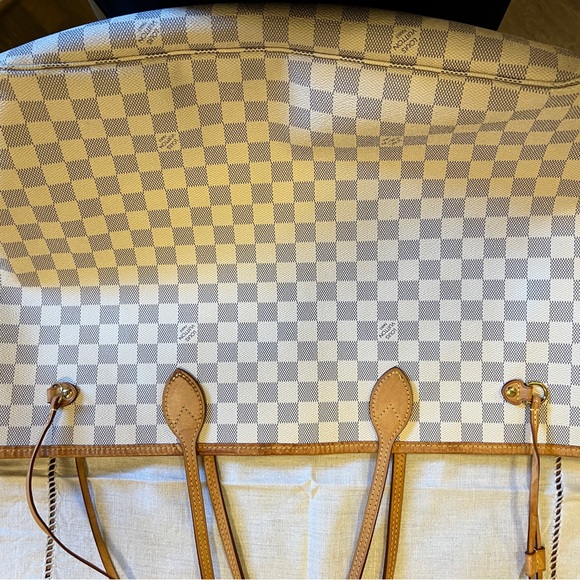 Louis Vuitton Neverfull MM - Picture 12 of 14